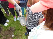 Vykopali jsme hřbitov odpadků